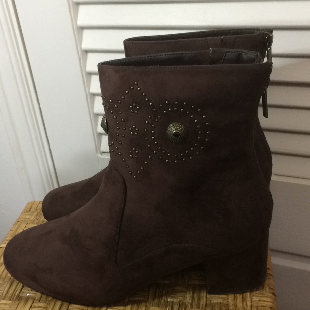 WOMEN'S FAUX SUEDE BOOTIE SIZE 9.5 WW BROWN - Picture 2 of 5